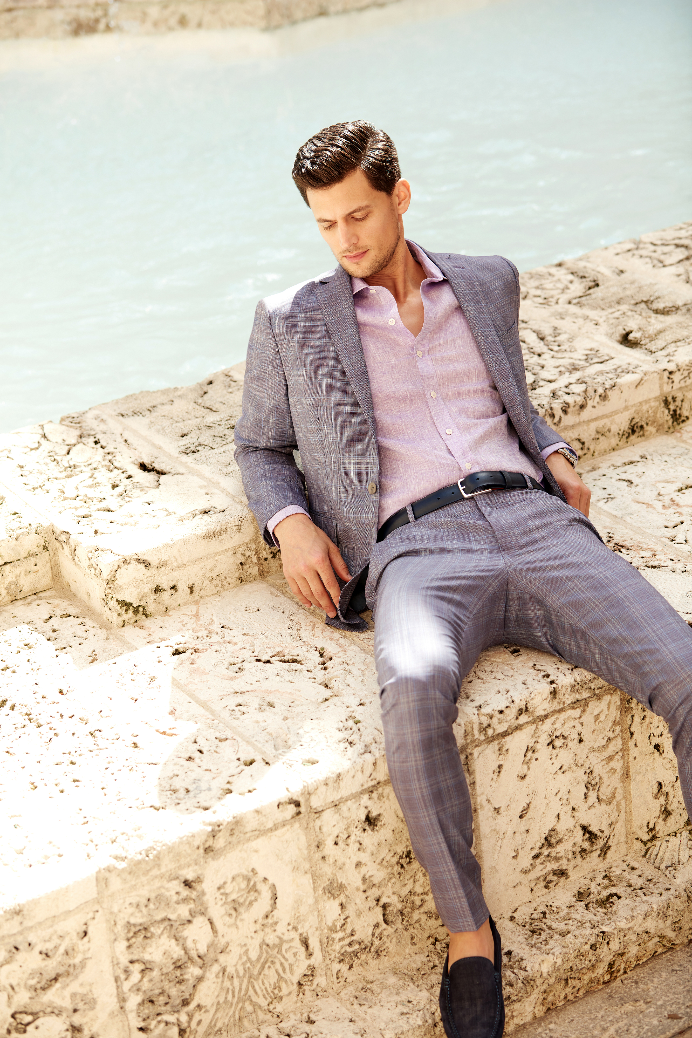 A suiting look from the J.Hilburn Spring 2022 Collection, featuring cloth by Reda 1865