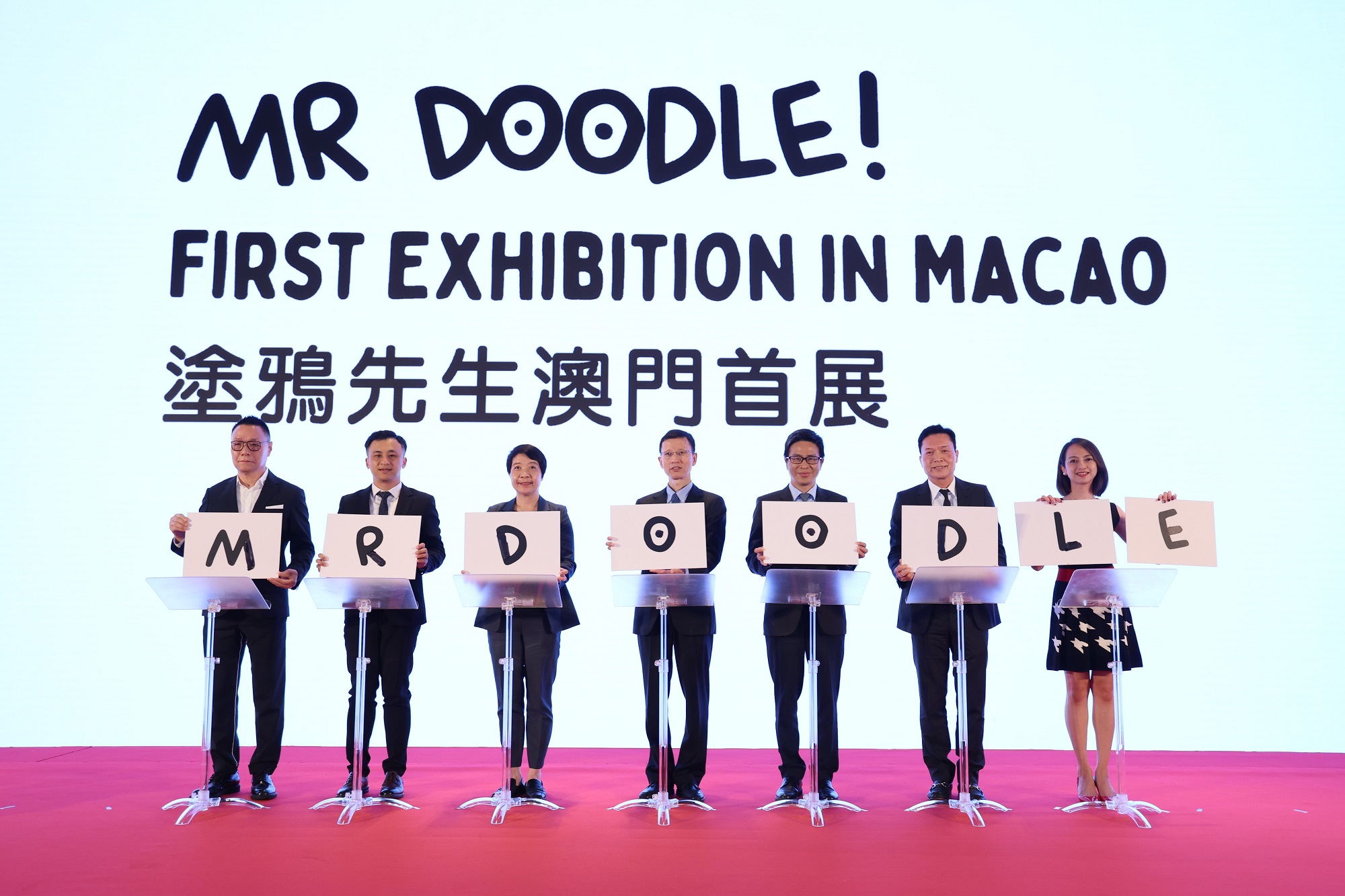(From left to right) Mr. Patrick Fan, Founder and Chairman of the Board of Forward Fashion Group, Mr. Wong Ka Ki, Deputy Director of Education and Youth Development Bureau of Macao SAR, Ms. Leong Wai Man, President of Cultural Affairs Bureau of Macao SAR, Mr. Yin Rutao, Deputy Director of Department of Publicity and Culture of the Liaison Office of the Central People’s Government in the Macao SAR, Mr. Cheng Wai Tong, Deputy Director of Macao Government Tourism Office, Mr. Clarence Chung, Board Director of Melco Resorts & Entertainment and Ms. Christy Cheong, Vice President of Events & Promotions of Melco Resorts & Entertainment, officiated the opening ceremony of “Mr Doodle First Exhibition in Macao” at the Main Portal of City of Dreams on Tuesday.