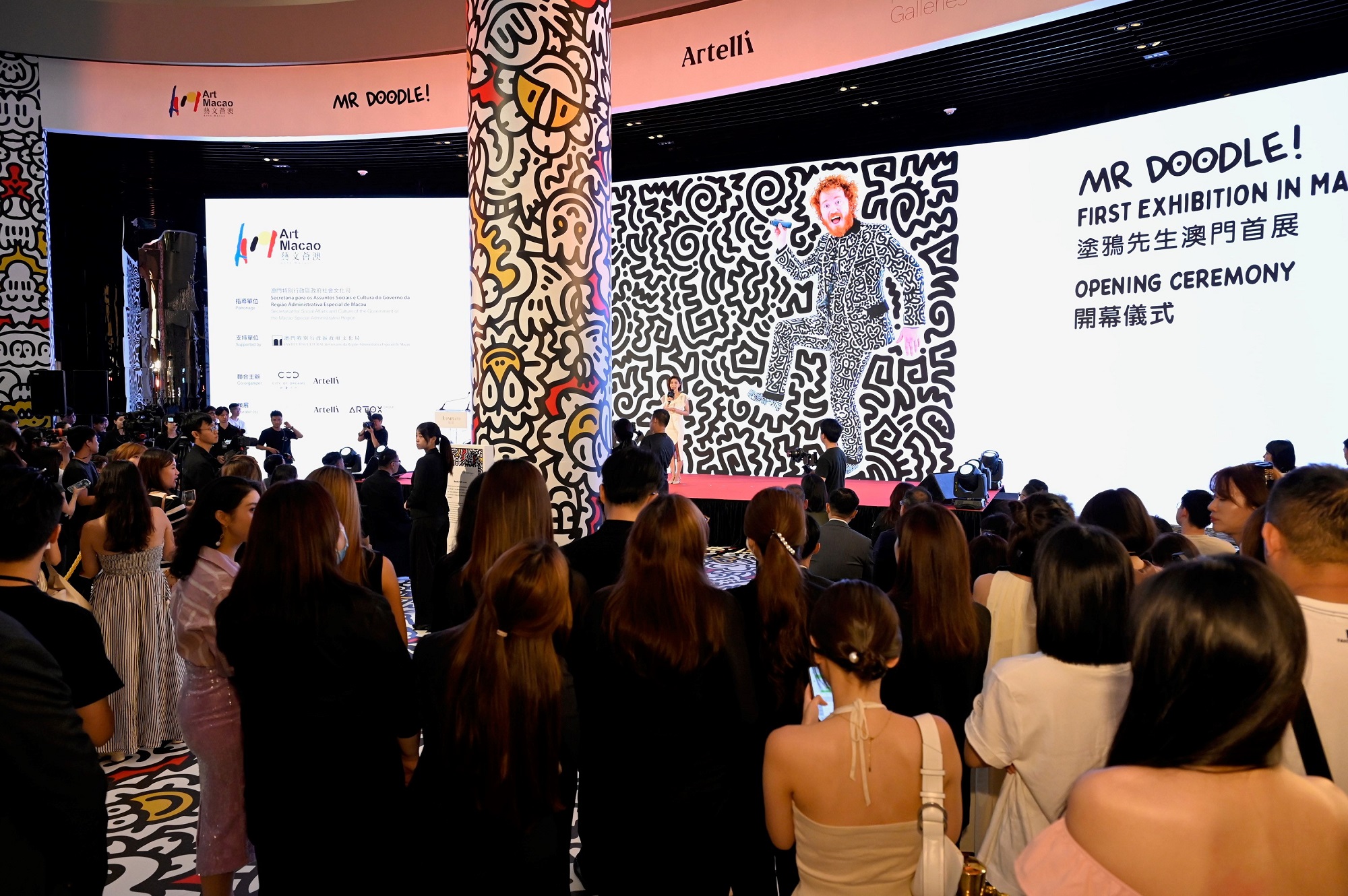 A lively atmosphere with full of crowd at “Mr Doodle First Exhibition in Macao” Opening Ceremony