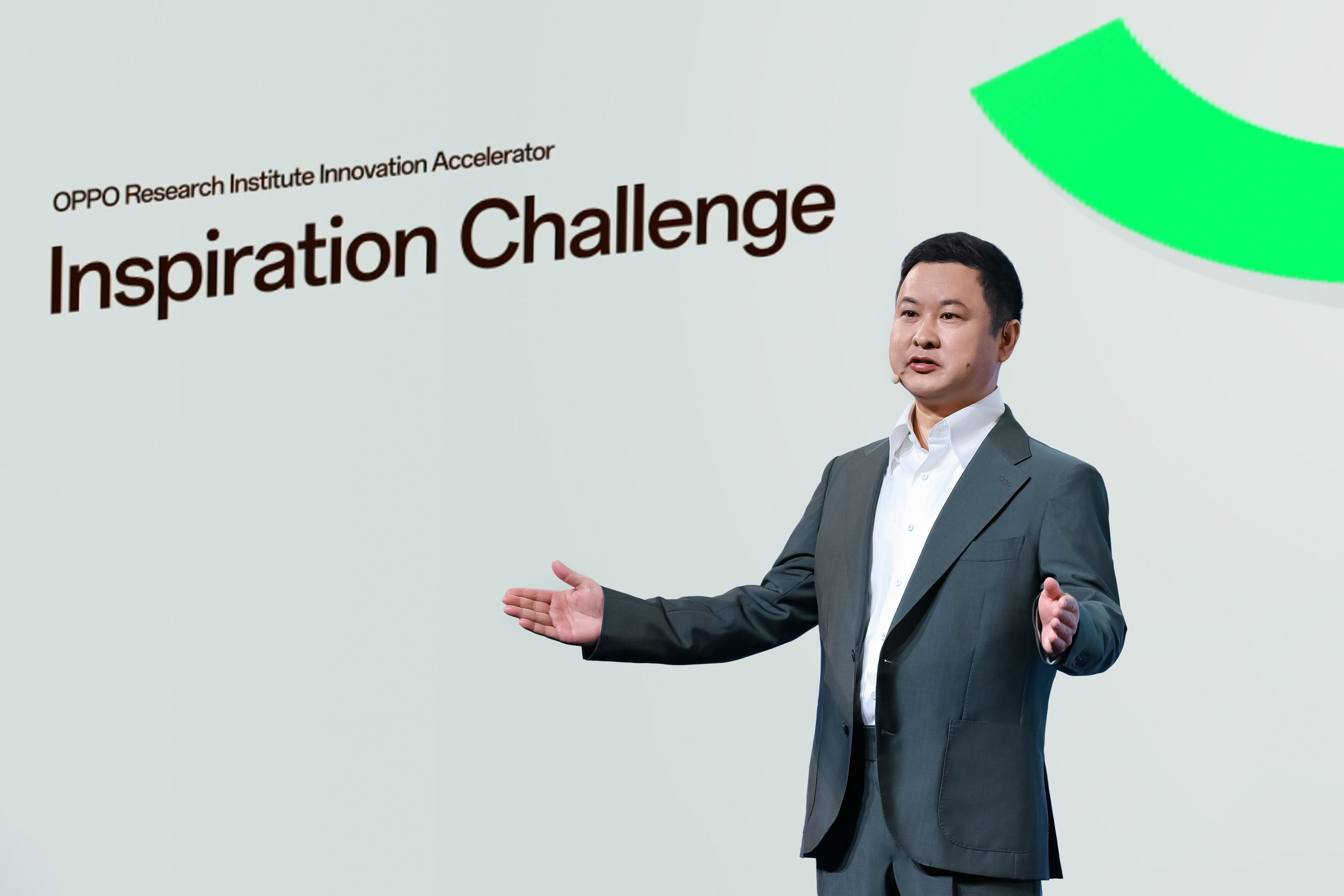 President of the OPPO Research Institute, Jasion Liao, delivers the opening remark at the Global Final Demo Event