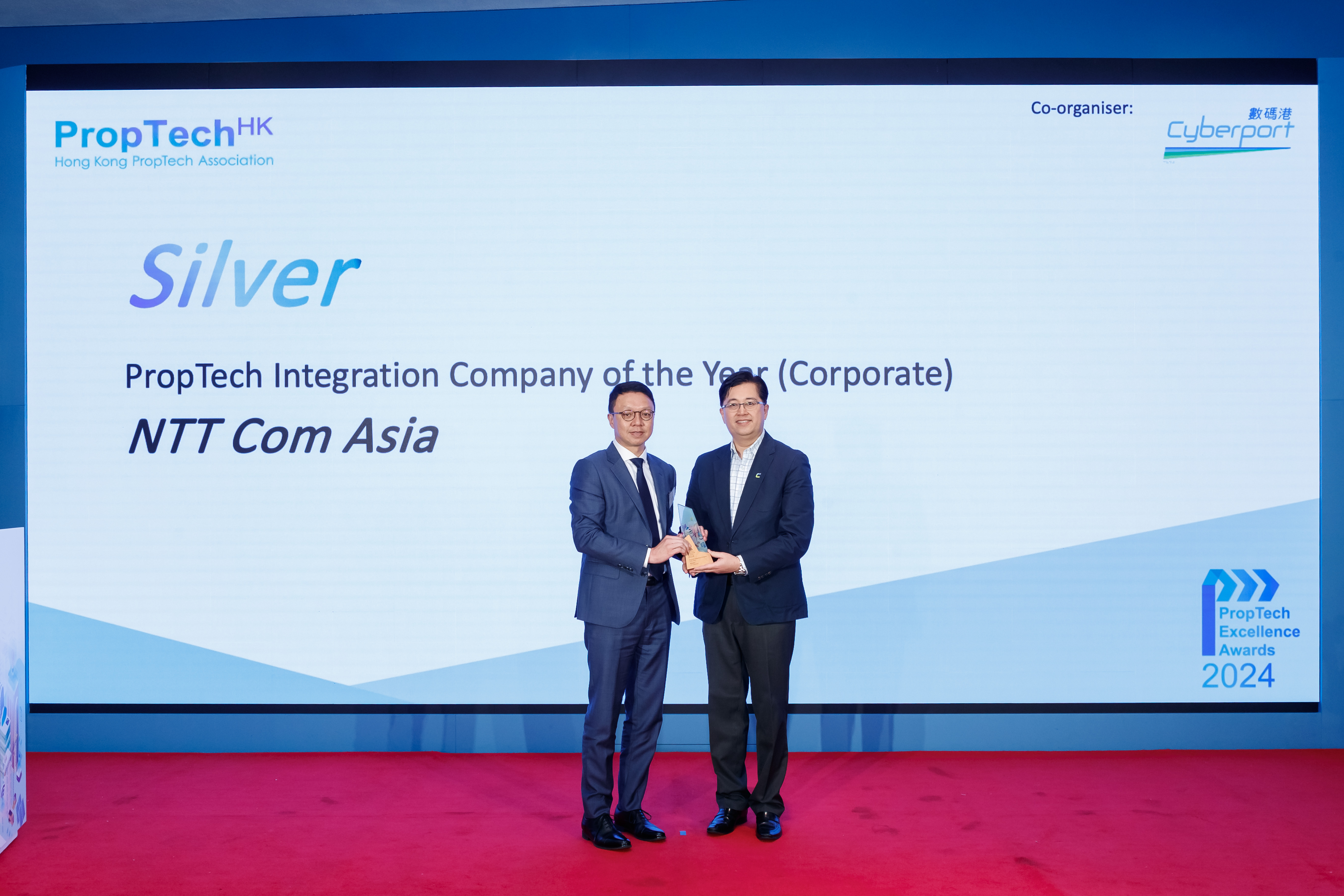 Steven So, Senior Vice President, Data Centre Hong Kong, NTT Com Asia, receives the trophies at the Award Presentation Ceremony of PropTech Excellence Awards 2024.
