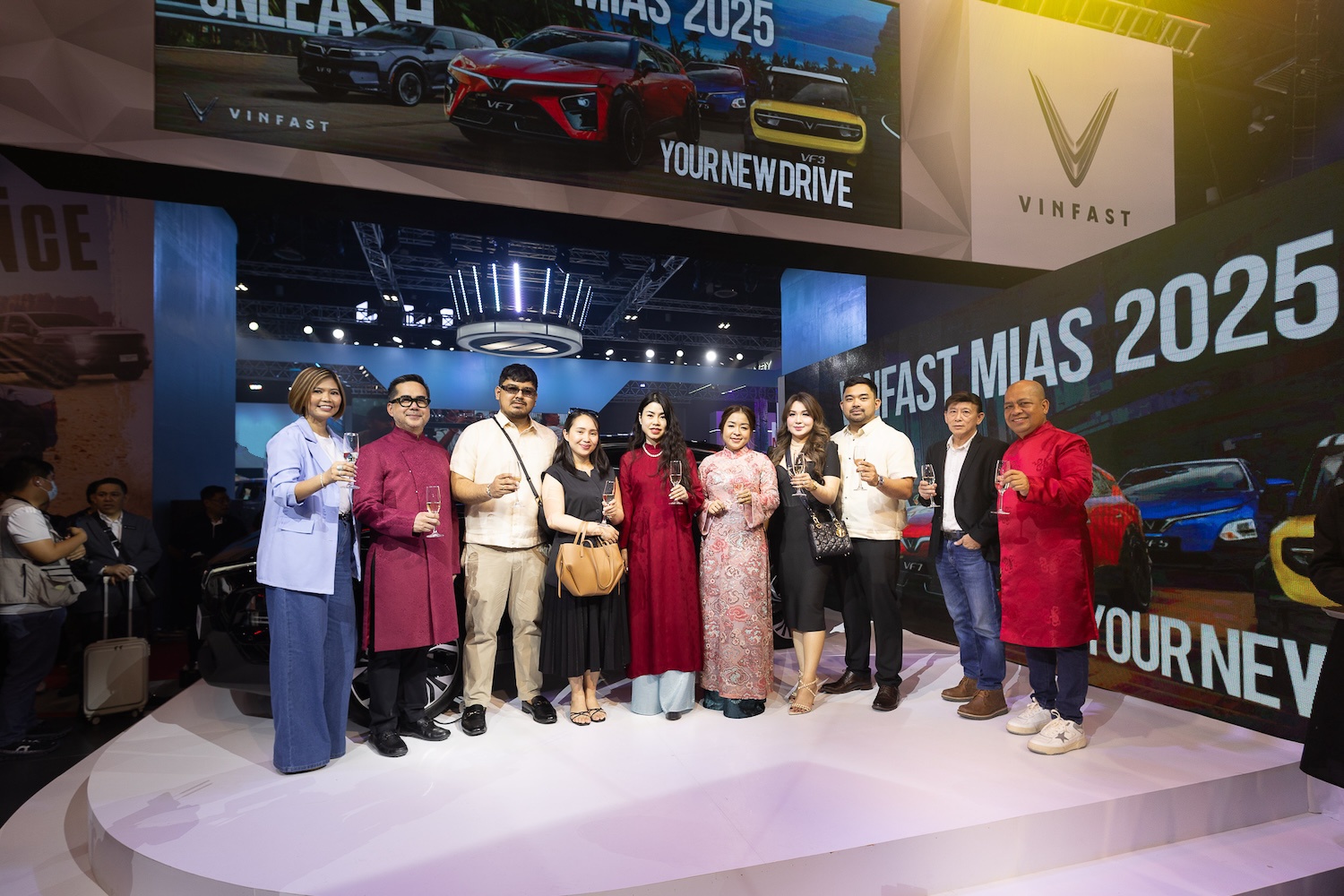 VinFast announced partnerships with eight local distributors to establish new showrooms across the Philippines.