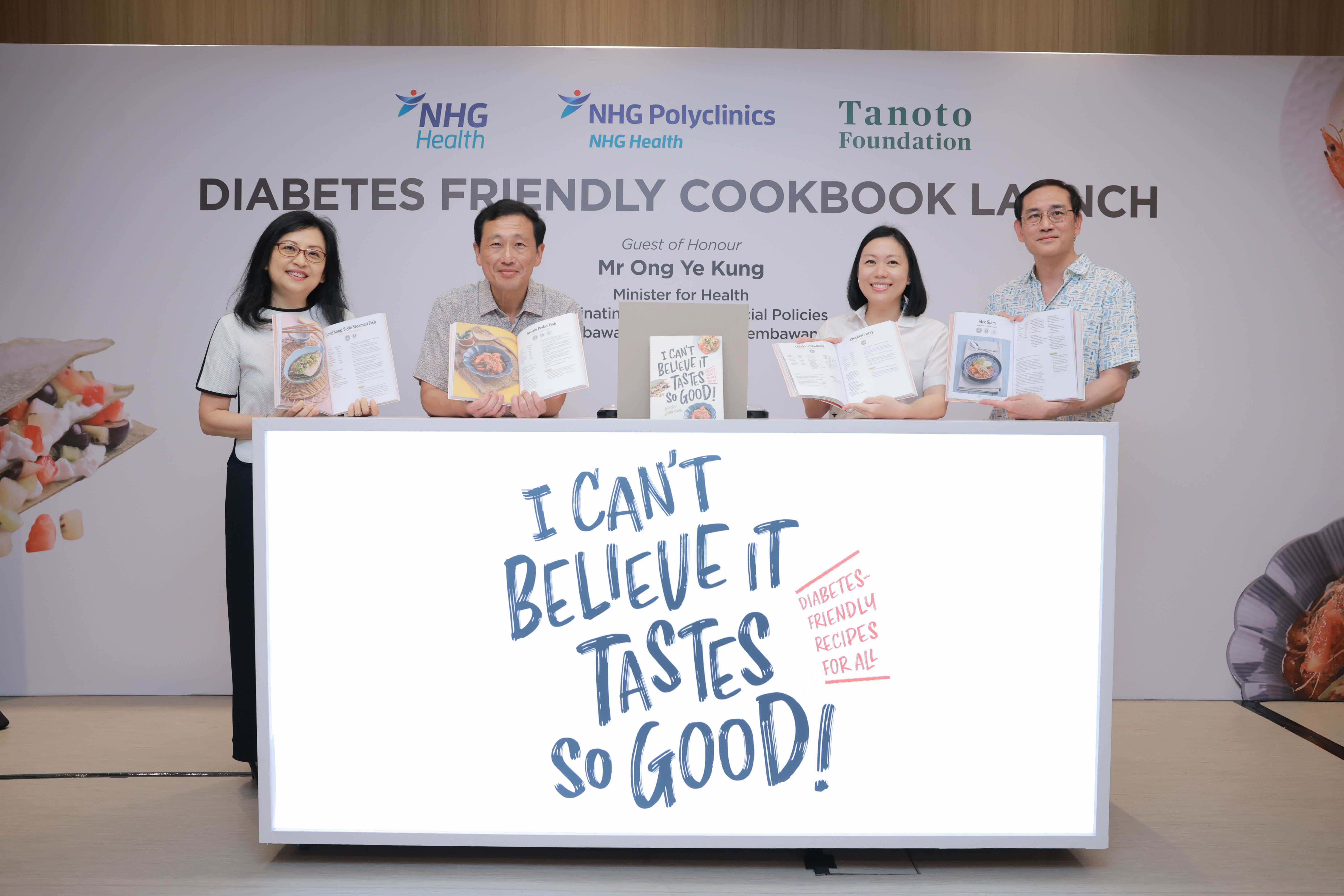 (Left to right) Associate Professor Karen Ng, Chief, Primary Care, Population Health, NHG Health, Chief Executive Officer, NHG Polyclinics; Mr Ong Ye Kung, Minister for Health and Coordinating Minister for Social Policies, Adviser to Sembawang GRC GROs (Sembawang Central); Ms Belinda Tanoto, Member, Board of Trustees, Tanoto Foundation; and Professor Benjamin Seet, Group Chairman Medical Board (Research) and Co-chair, Academic Partnership Office, NHG Health, launching the healthy cookbook ‘I Can’t Believe It Tastes So Good!” at NHG Sembawang Polyclinic.