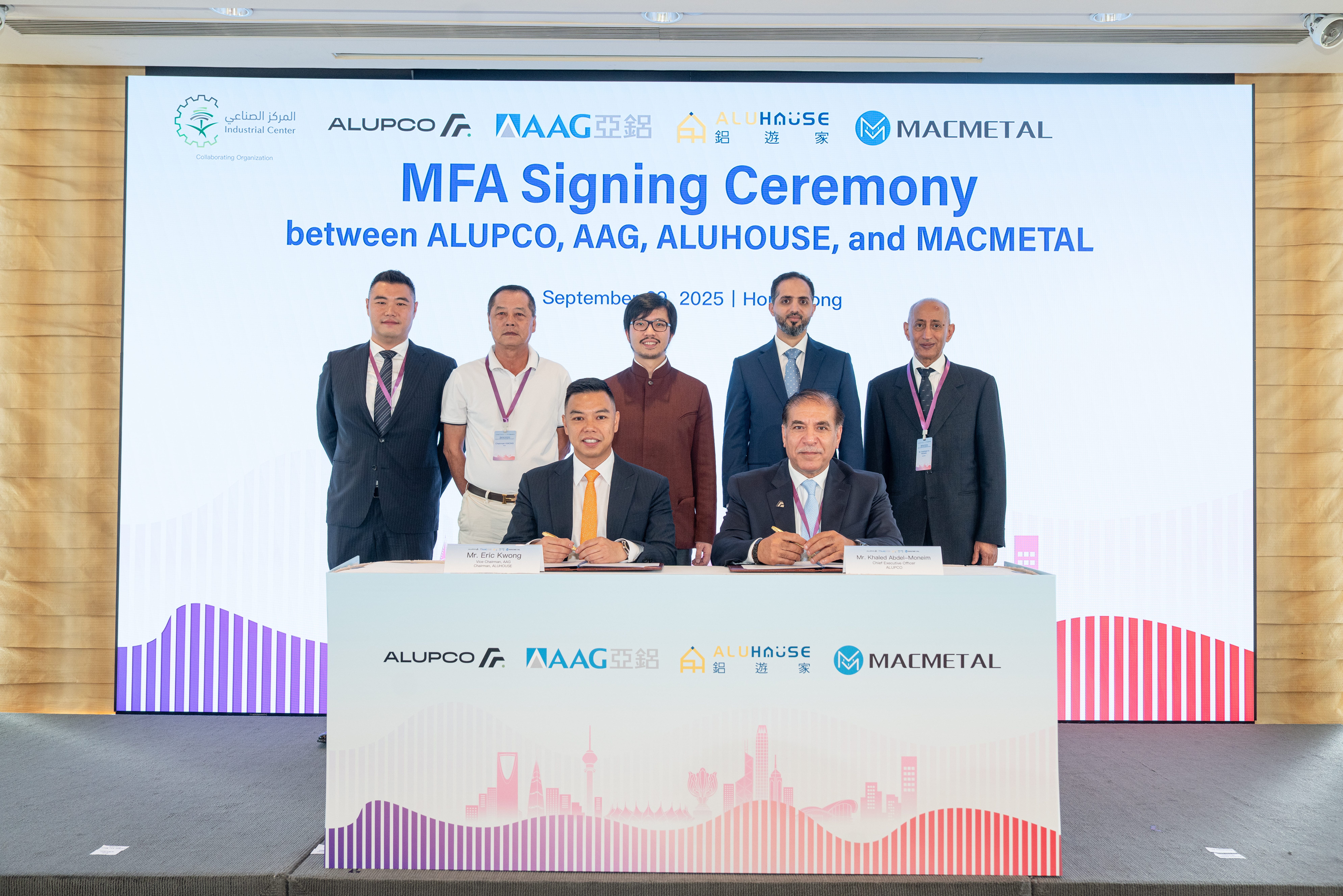 Mr. Khaled Abdel-Moneim, CEO of ALUPCO (front right), and Mr. Eric Kwong, Vice Chairman of AAG & Chairman of AluHouse (front left), signed the agreement. Witness guests (back, right to left) included Mr. Abdellateif Al Mubarak, Chairman of ALUPCO; Mr. Mahmoud Al Asmari, Director Minerals & Metals at the National Industrial Development Center (NIDC) of Saudi Arabia; Mr. Nicholas Ho Lik Chi, Commissioner for Belt & Road of the Hong Kong SAR; Mr. Chairman Kwong, Chairman of AAG; and Mr. Henry Kwong, Senior Vice President of AAG.