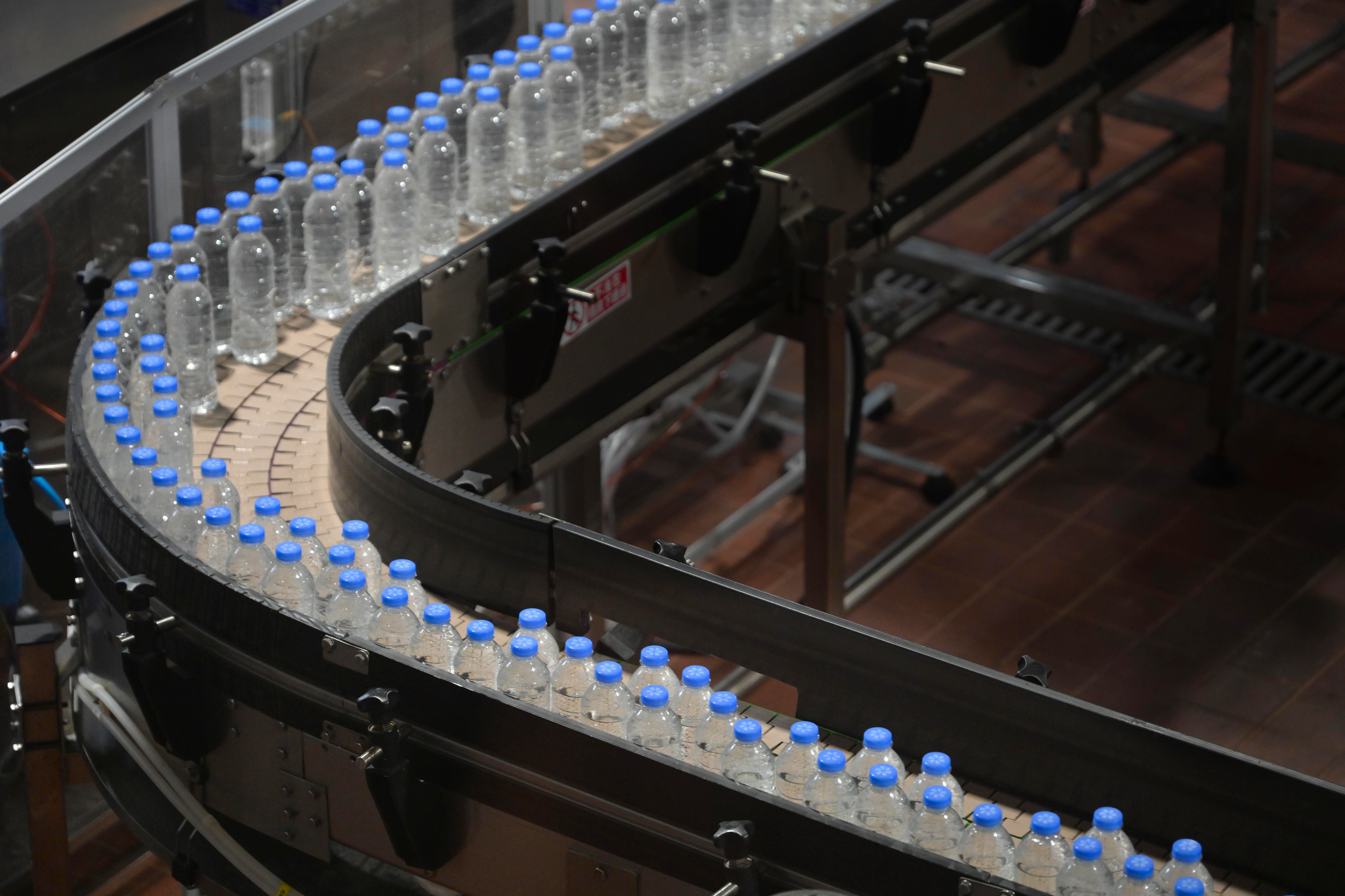 Leveraging its own facilities, Coca-Cola has become the first enterprise in Hong Kong to recycle plastic bottles into new ones. rPET bottles made from locally recycled plastics are used for new packaging at Coca-Cola’s production facility in Shatin.
