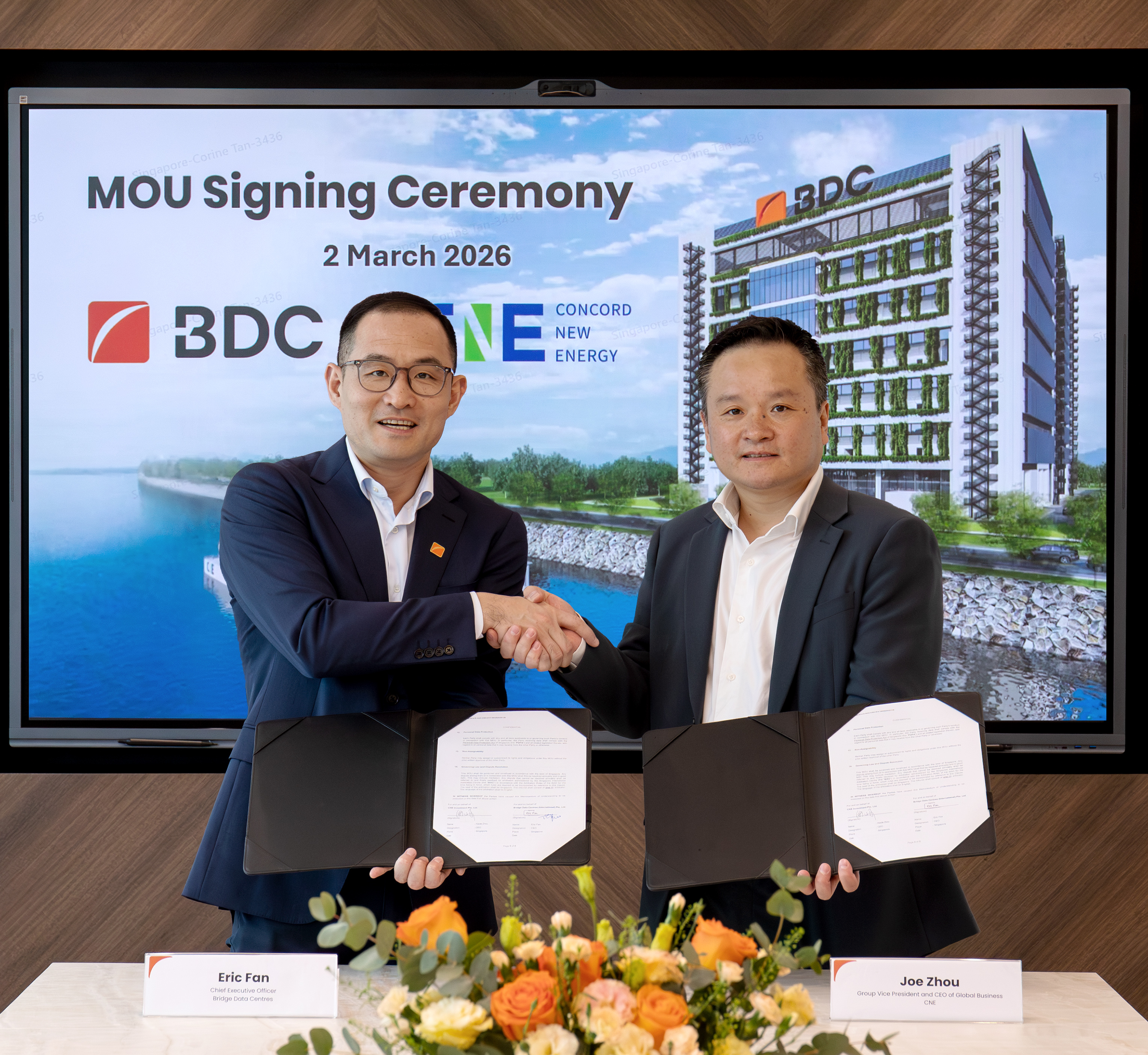 Mr Eric Fan, Chief Executive Officer of Bridge Data Centres (left) and Mr Joe Zhou, Group Vice President and Chief Executive Officer, Global Business of Concord New Energy (right) signed a Memorandum of Understanding to jointly develop Singapore’s first barge-based hydrogen power generation solution tailored for next-generation AI digital infrastructure.