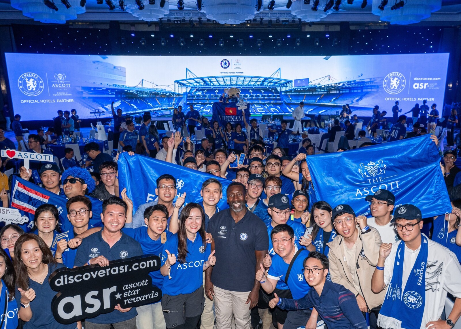A football legend at a legendary venue: The Famous CFC Hanoi concluded on 18 April 2026 with over 350 Chelsea fans and ASR members gathering at the Ho Tay Ballroom at Ascott Tay Ho Hanoi for A Night with the Blues. Chelsea legend Jimmy Floyd Hasselbaink headlined an evening of fan games, chants and a dinner prepared by the hotel’s culinary team, making it a night that brought the spirit of Chelsea Football Club alive in the heart of Hanoi. Pictured in image: Chelsea legend Jimmy Floyd Hasselbaink (centre) with Ms Tan Bee Leng (left), Ascott’s Chief Commercial Officer, and dinner attendees.