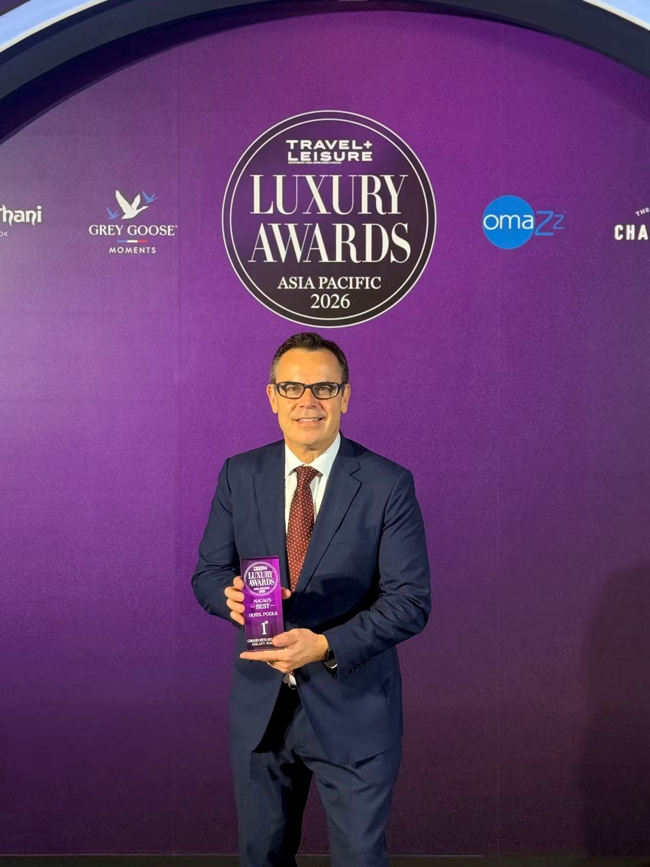 Mr Stuart Deeson, Senior Vice President - Hotels at Galaxy Entertainment Group, represented Galaxy Macau, celebrating the accolade of