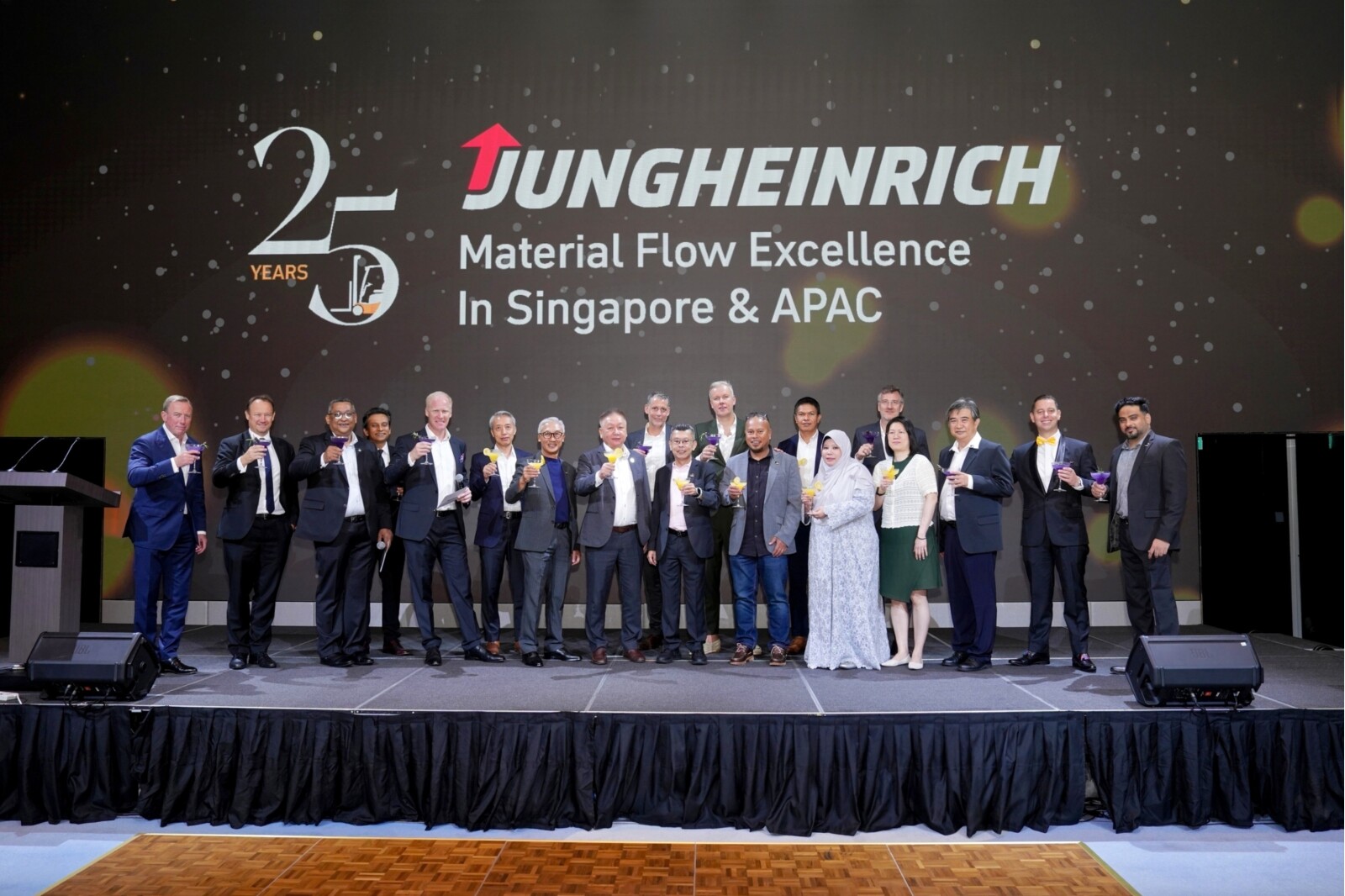 Jungheinrich Singapore celebrates 25 years of material flow excellence, marking the milestone with Managing Director, Singapore and Malaysia, Benedict Kothe; Guest of Honour Thomas Motak, Deputy Head of Mission of the Federal Republic of Germany to Singapore; Jungheinrich Chief Sales Officer Nadine Despineux; and key industry leaders and guests.