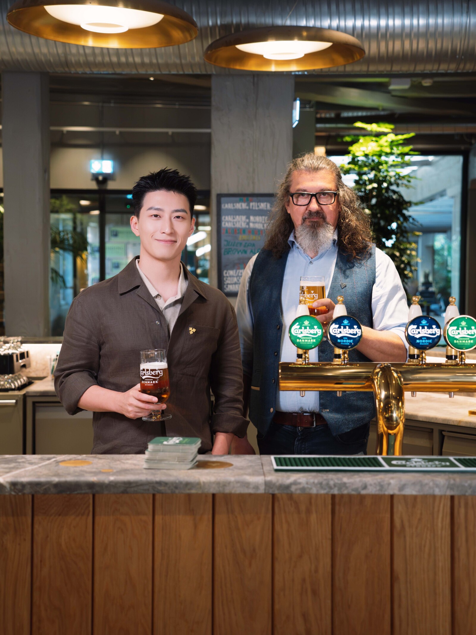 Shawn Dou meets Carlsberg's Master Brewer, Zoran Gojkovic, to explore Carlsberg's craftsmanship and the science behind